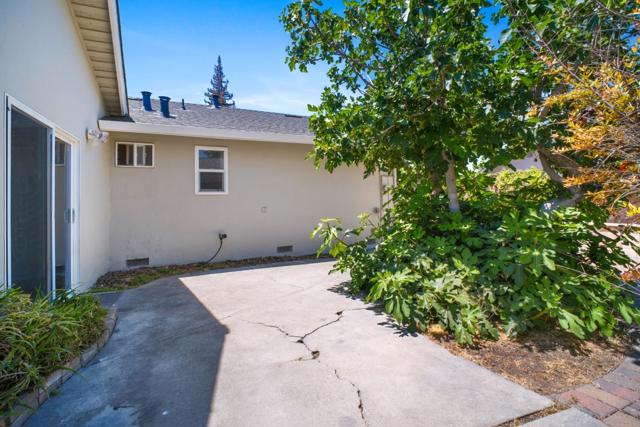 1713 W Campbell Avenue, Campbell CA: https://media.crmls.org/mediaz/6f83fc2f-e33b-4e73-88fe-865eb9567e54.jpg