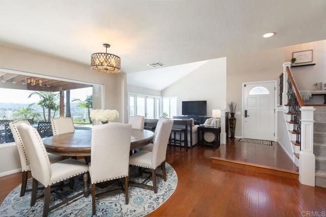 10667 Viacha Dr, Tierrasanta CA: https://media.crmls.org/mediaz/6f84834c-301f-49aa-b71d-53a69f592ee5.jpg