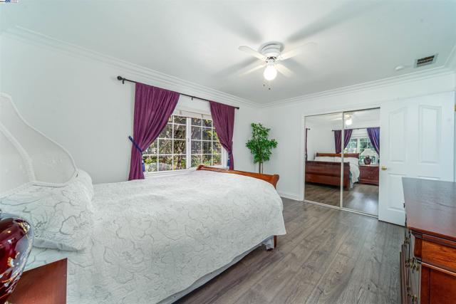 37621 Glenmoor Dr, Fremont CA: https://media.crmls.org/mediaz/6f84b4cf-664b-4eed-a94f-72b5500689d8.jpg