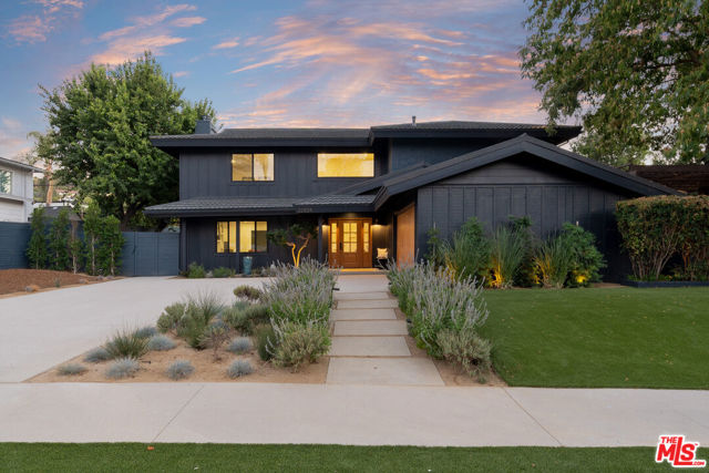 22824 Margarita Drive, Woodland Hills CA: https://media.crmls.org/mediaz/6f862e84-9803-48f4-8e8d-4dbc27ff1aeb.jpg