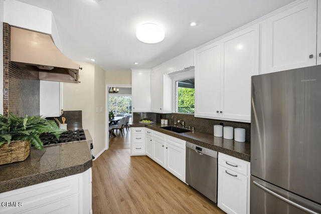 41 E Bonita Avenue, Sierra Madre CA: https://media.crmls.org/mediaz/6f863c94-de54-456d-afd1-3aea03356fb7.jpg