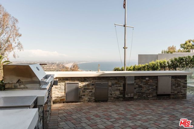 770 Paseo Miramar, Pacific Palisades CA: https://media.crmls.org/mediaz/6f866a05-674c-4a51-b826-e564a8673820.jpg