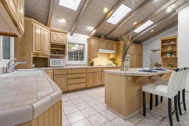 3691 Laguna Avenue, Palo Alto CA: https://media.crmls.org/mediaz/6f867409-ae7a-402e-afbc-af904ee4995d.jpg