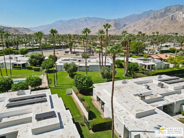 1445 Via Isla, Palm Springs CA: https://media.crmls.org/mediaz/6f86acd3-5a13-4bef-8b93-a93f07d69d68.jpg