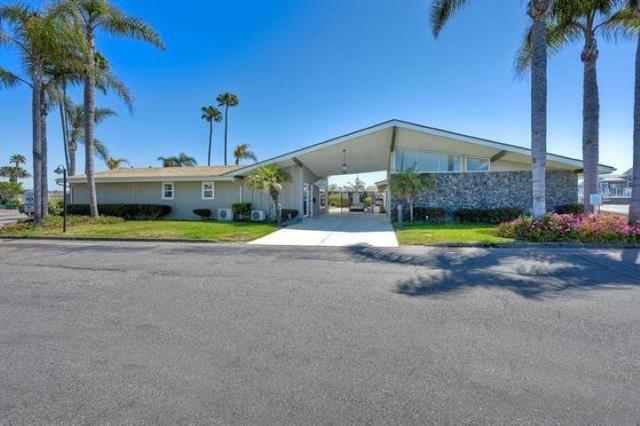 6550 Ponto Dr, Carlsbad CA: https://media.crmls.org/mediaz/6f86de60-d87d-492f-a3f0-498f1ef07597.jpg