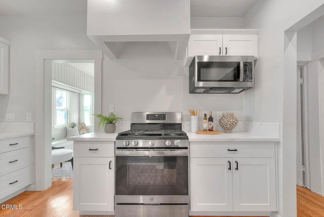 Detail Gallery Image 6 of 22 For 2117 N Madison Ave, Altadena,  CA 91001 - 3 Beds | 1/1 Baths