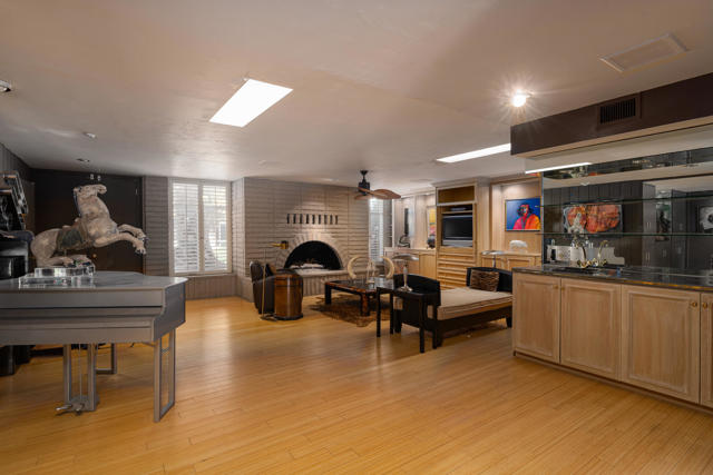 209 Desert Lakes Drive, Palm Springs CA: https://media.crmls.org/mediaz/6f870dfb-6039-40d8-a0f8-aa1c27429e96.jpg