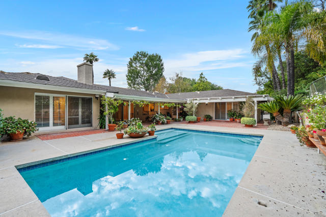 16445 Garvin Drive, Encino CA: https://media.crmls.org/mediaz/6f876258-b149-4e35-918c-27ec5142bdea.jpg