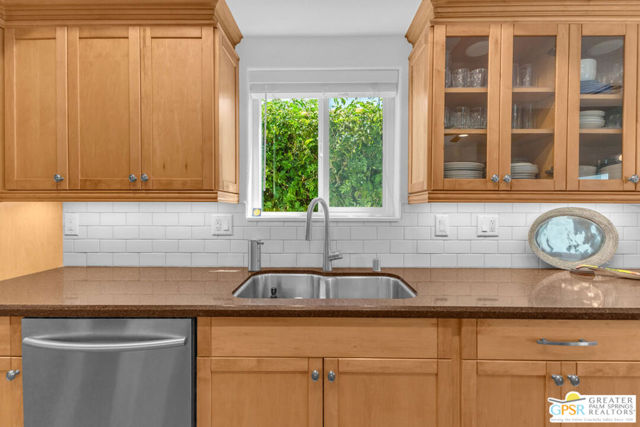 30005 Avenida Alvera, Cathedral City CA: https://media.crmls.org/mediaz/6f87be5d-ce80-4a4d-b740-46432c79f93c.jpg