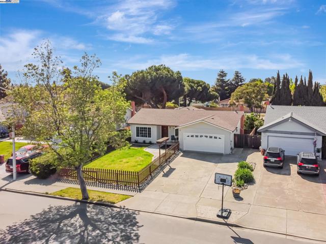 36339 Beech Pl, Newark CA: https://media.crmls.org/mediaz/6f87d29f-2b4d-430f-9191-99d7f21cd54c.jpg