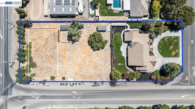 27000 S Hillview St, Tracy CA: https://media.crmls.org/mediaz/6f87d84d-8a86-4e54-9db8-a2015da84653.jpg