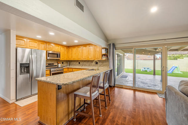 2345 Cragmont Court, Simi Valley CA: https://media.crmls.org/mediaz/6f883c53-ceae-4a65-8644-3db98c5cf09c.jpg