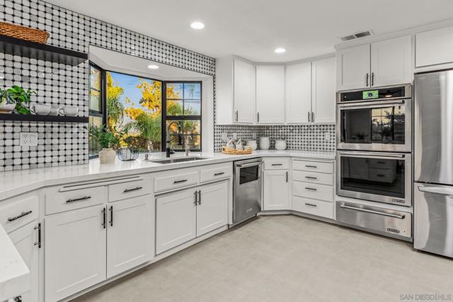 1677 S Hill Ave, Fallbrook CA: https://media.crmls.org/mediaz/6f888f39-3b74-4be1-9b60-0cb72e3c5b86.jpg
