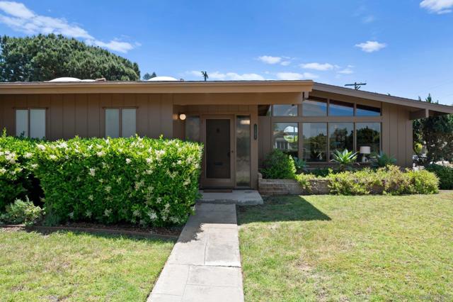 1201 Via Barranca, La Jolla CA: https://media.crmls.org/mediaz/6f889bb8-fc16-4ba7-b42e-2292de796d7f.jpg