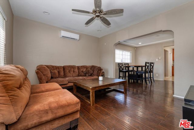 3421 Hillcrest Drive, Los Angeles CA: https://media.crmls.org/mediaz/6f88c5c9-e9bf-41b6-9a06-a9d6f08d6178.jpg