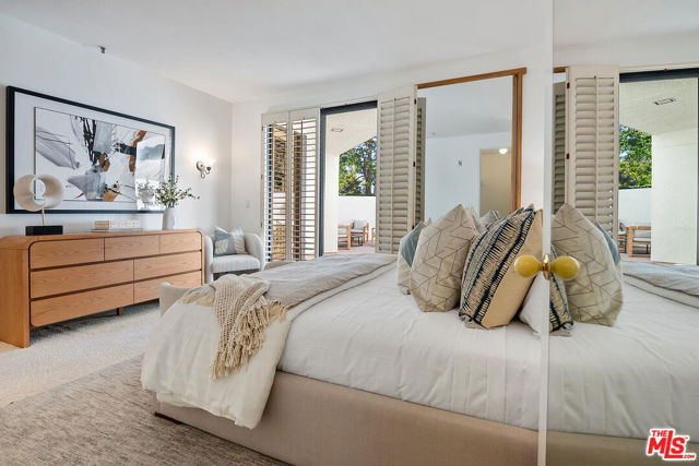 2131 Century Park Lane, Los Angeles CA: https://media.crmls.org/mediaz/6f892e1f-ef26-4883-bad0-86d92f796bcb.jpg