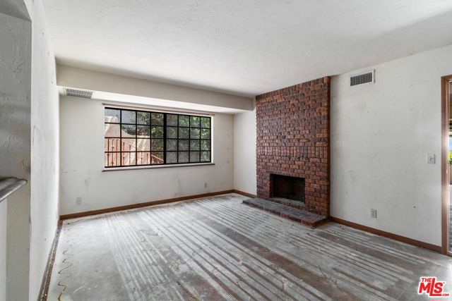 11 S Callecita, Laguna Beach CA: https://media.crmls.org/mediaz/6f893b8a-6ac0-42b2-ae10-cfef08d19ac3.jpg