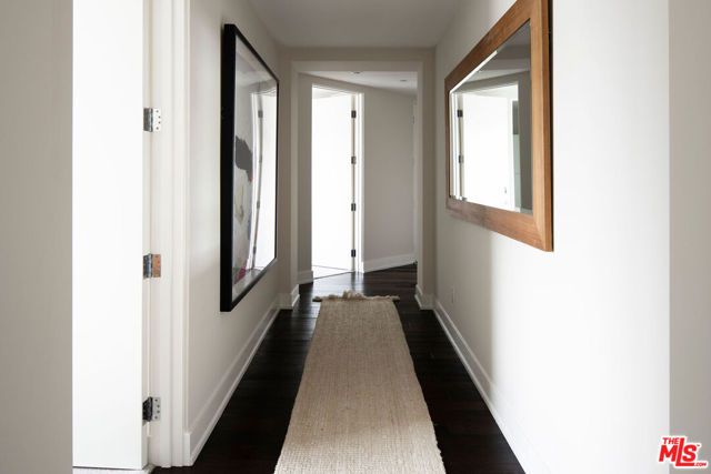 460 N Palm Drive, Beverly Hills CA: https://media.crmls.org/mediaz/6f8a5d6c-e1b8-4438-8a8e-89b4b5c7c27f.jpg
