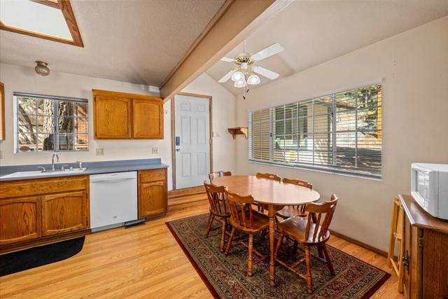 1093 Snow Ridge Road, Big Bear CA: https://media.crmls.org/mediaz/6f8abf71-df1d-4461-85e7-60d0b56e27aa.jpg