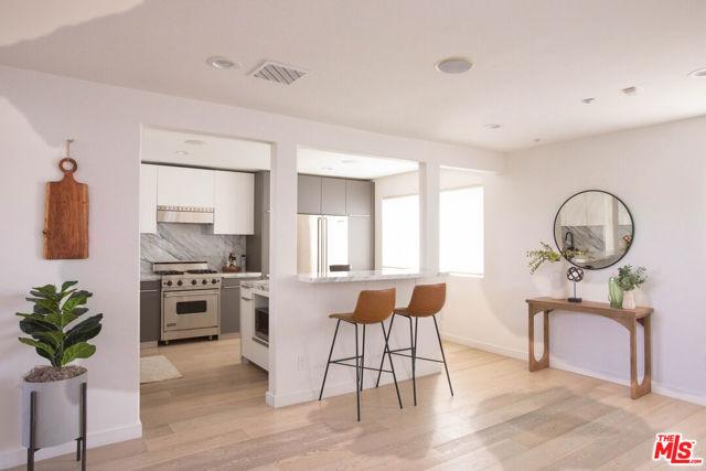 1212 Ocean Park Boulevard, 16 photo 3