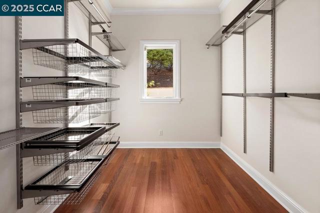 128 Oak Rd, Orinda CA: https://media.crmls.org/mediaz/6f8b9780-cd8b-457e-af35-4bfba2b7327c.jpg