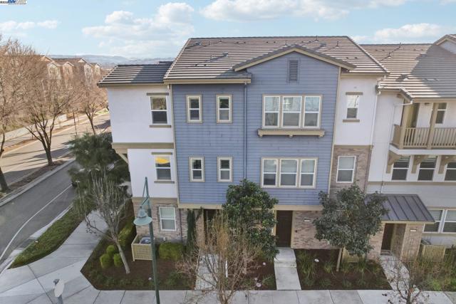 Image 40 of 53 For 3062 Maguire Way