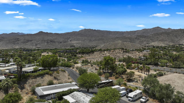25 Pampas Lane, Palm Desert CA: https://media.crmls.org/mediaz/6f8c3d71-00dc-4e46-95a1-bae03732c32f.jpg