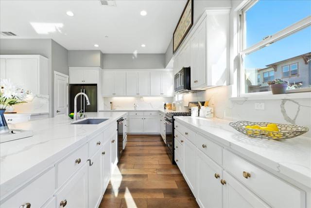 324 Cherokee Loop, Mountain View CA: https://media.crmls.org/mediaz/6f8c6a96-0ff5-4166-806b-1b65096e2bef.jpg
