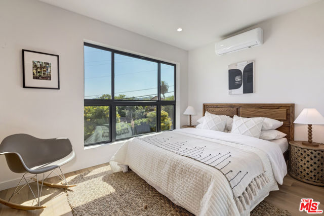 3404 Glenalbyn Drive, Los Angeles CA: https://media.crmls.org/mediaz/6f8d04f8-9520-4468-8d81-82ac54671450.jpg