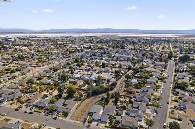 36523 Cherry St, Newark CA: https://media.crmls.org/mediaz/6f8d33c6-54c4-44ed-a9c6-59a97e931b04.jpg