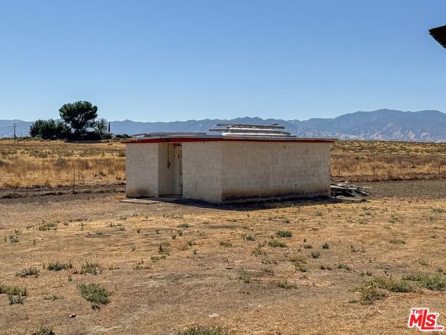 166 Russell Ranch Highway, New Cuyama CA: https://media.crmls.org/mediaz/6f8d489b-3d3b-45a6-ad2f-e329d548bb7d.jpg