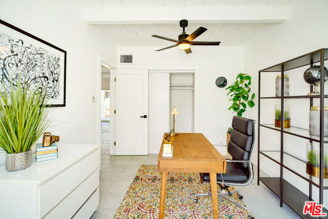 547 N Farrell Drive, Palm Springs CA: https://media.crmls.org/mediaz/6f8dd2c2-234e-43e3-bc27-d64a7f7266cf.jpg