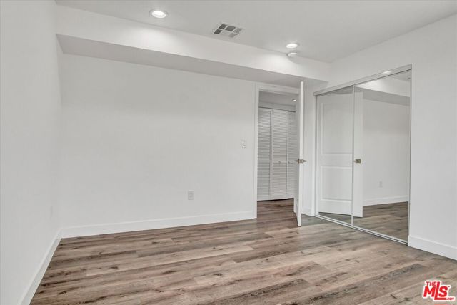 2419 S Cochran Avenue, Los Angeles CA: https://media.crmls.org/mediaz/6f8dfcac-3364-4909-846f-7413b5fd48d0.jpg