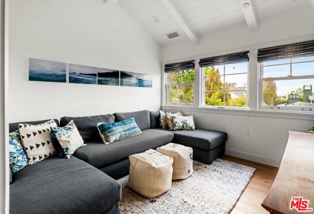 1057 Corsica Drive, Pacific Palisades CA: https://media.crmls.org/mediaz/6f8e32fe-2ab3-454c-a670-7a3f62372507.jpg