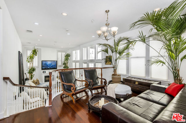 6021 Dawn, Playa Vista CA: https://media.crmls.org/mediaz/6f8e44b1-565d-47af-8a54-85d3ba719341.jpg