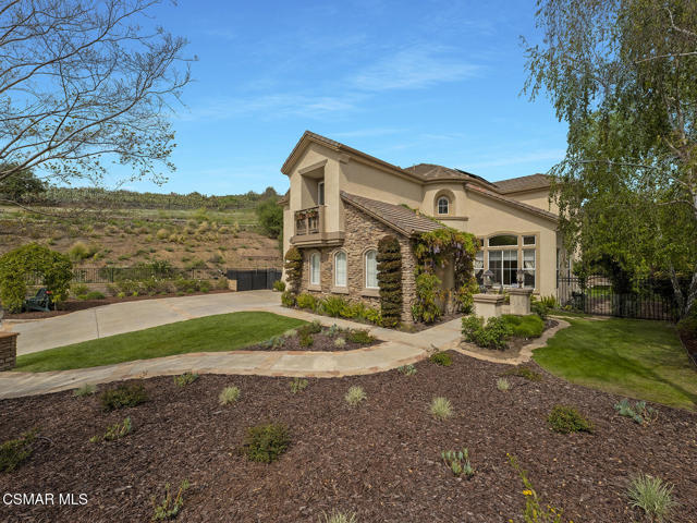 331 Briar Bluff Circle, Thousand Oaks CA: https://media.crmls.org/mediaz/6f8e4d5b-534a-4bef-9955-57aa6dc6d2ae.jpg