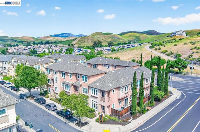 3651 Branding Iron Pl, Dublin CA: https://media.crmls.org/mediaz/6f8e5b41-fdbb-4bc9-8ebb-dbae401d83fc.jpg