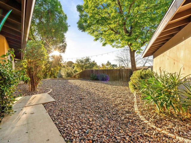 Detail Gallery Image 8 of 53 For 1130 Pebble Springs Ln, Escondido,  CA 92026 - 3 Beds | 2 Baths