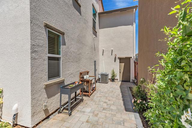 1300 Qualteri Way, Gilroy CA: https://media.crmls.org/mediaz/6f8f10c5-4bed-4c41-85bd-80c3bb46fac7.jpg