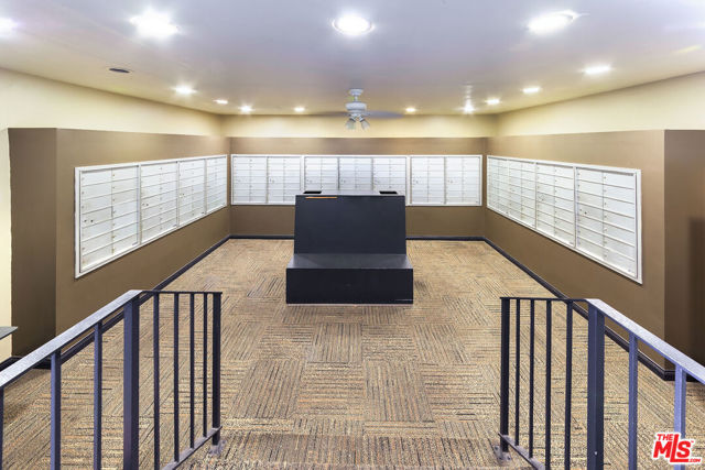 950 N Kings Road, West Hollywood CA: https://media.crmls.org/mediaz/6f8f2d96-be10-4ac6-ad83-f346f7b8f2ce.jpg