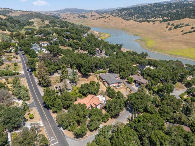 17710 Holiday Drive, Morgan Hill CA: https://media.crmls.org/mediaz/6f8f723a-ee5c-45d9-a9f7-41648b71b58e.jpg
