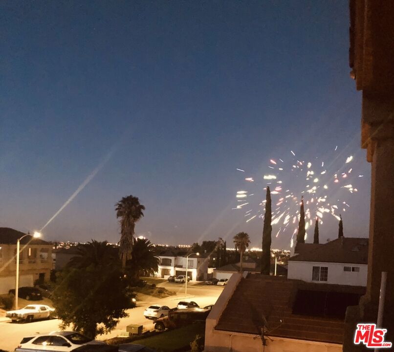 https://media.crmls.org/mediaz/6f8f8a45-3900-4c34-bde2-9f5f07abcc0c.jpg?preset=X-Large