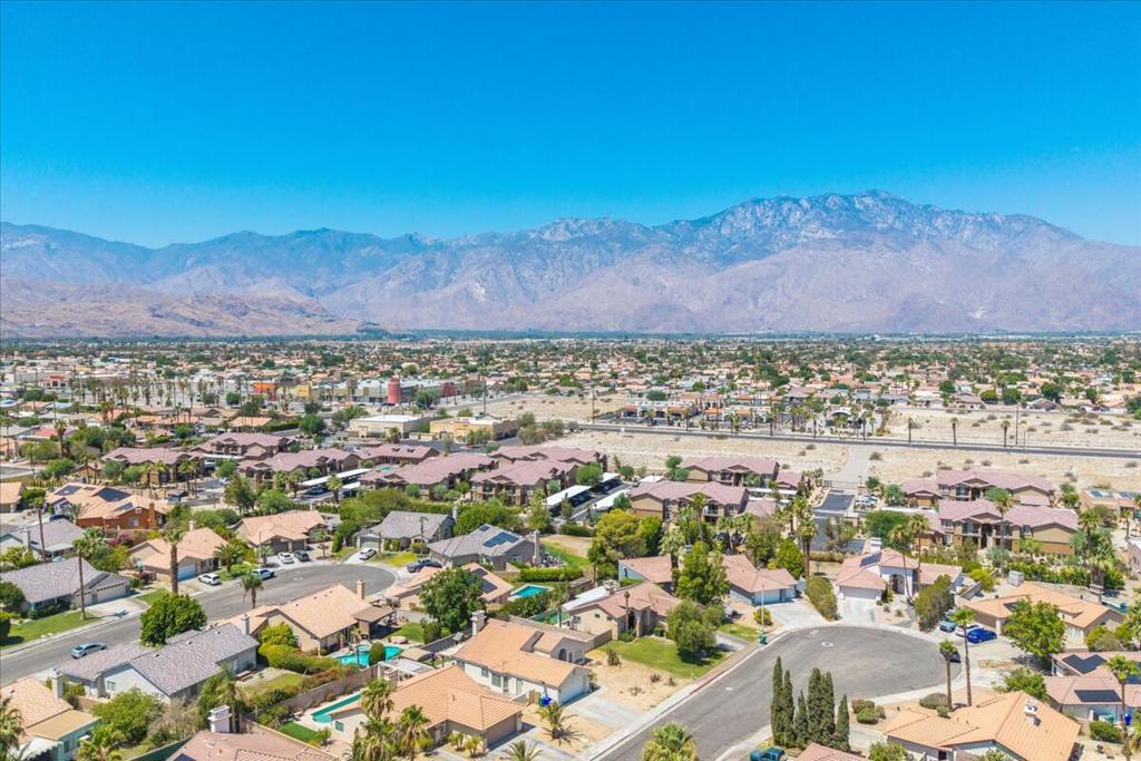 https://media.crmls.org/mediaz/6f8fc687-5f73-4028-8514-fd712a1ea96c.jpg?preset=X-Large
