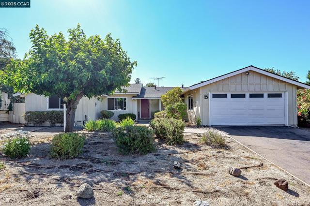 5 Dickenson Dr, Moraga CA: https://media.crmls.org/mediaz/6f8fd210-9af0-4802-8d73-28ca23e6142c.jpg