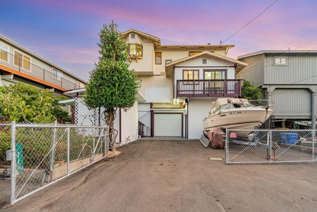 71 Taylor Pl, Bethel Island CA: https://media.crmls.org/mediaz/6f8fdd92-c9b3-4ea7-95ce-1ac58bcc7c28.jpg