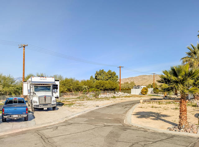 70200 Dillon Road, Desert Hot Springs CA: https://media.crmls.org/mediaz/6f910656-8d29-4080-b654-58a34f82d9f2.jpg