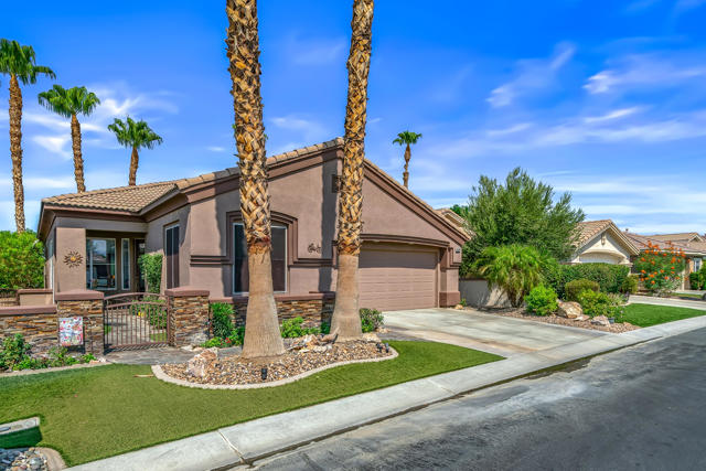 43347 N Heritage Palms Drive, Indio CA: https://media.crmls.org/mediaz/6f9153cb-a6de-4670-a6d6-0e951c2f55f5.jpg