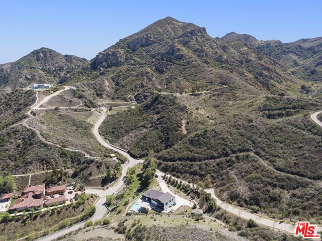 31830 Lobo Canyon, Agoura Hills CA: https://media.crmls.org/mediaz/6f917e76-8ecd-4d5a-8b48-71373284ff81.jpg