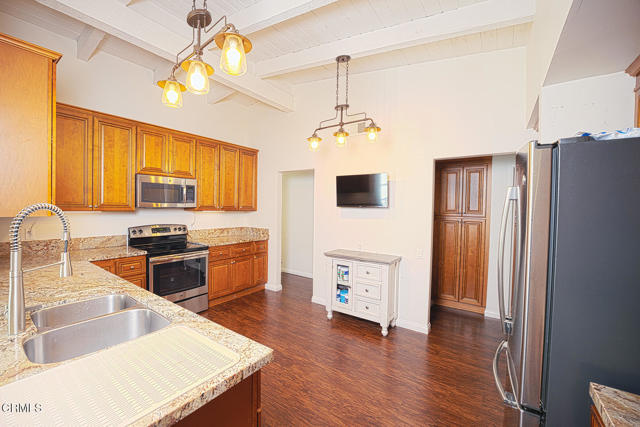 Detail Gallery Image 7 of 14 For 942 Woodlawn Dr, Thousand Oaks,  CA 91360 - 3 Beds | 2 Baths