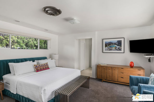 780 S Palo Verde Avenue, Palm Springs CA: https://media.crmls.org/mediaz/6f92464f-ef44-4ff7-a9e2-edded5239b5a.jpg